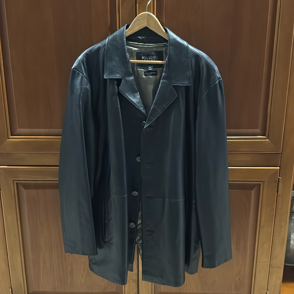 Men’s leather three-quarter length jacket.